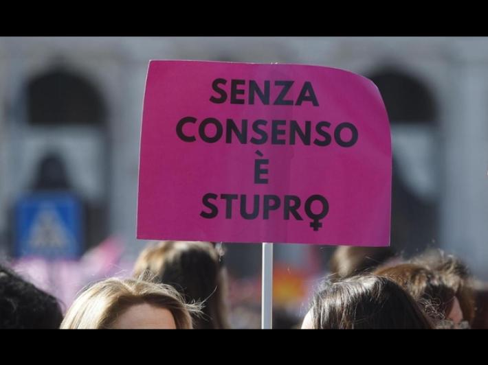 'Io stuprata da tre calciatori, quella notte mi finsi morta'