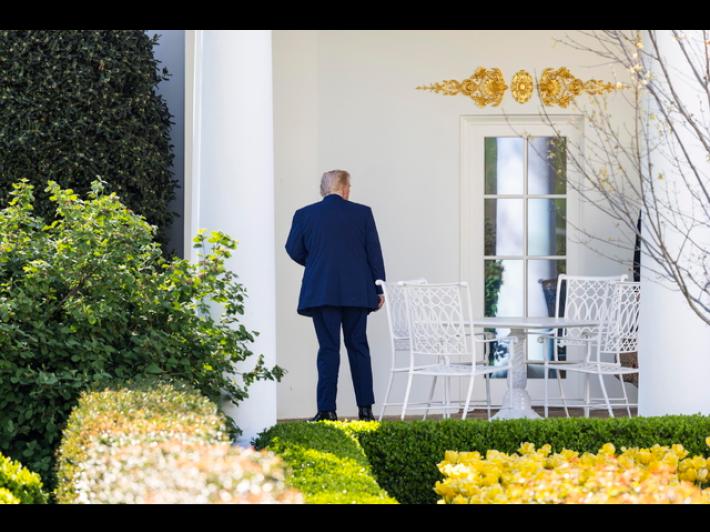 Trump, 'se la Cina invia armi all'Iran avr&agrave; grossi problemi'