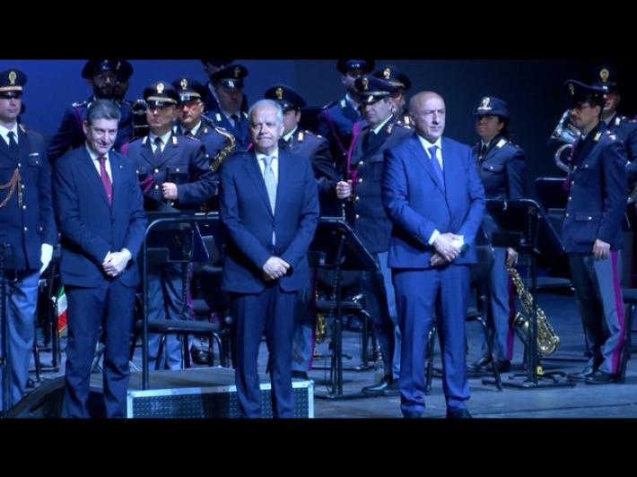 Piantedosi ad Avellino, premia gli agenti di Polizia