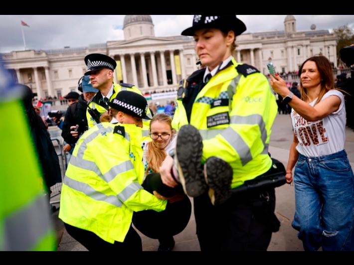 Centinaia di arresti della polizia a raduno propal a Londra, &egrave; polemica in Gb