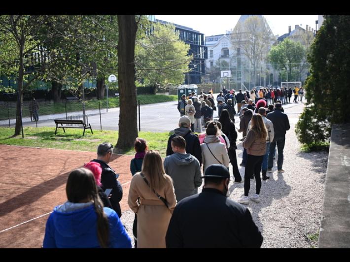 Affluenza record in Ungheria, a met&agrave; giornata sfiora il 55%