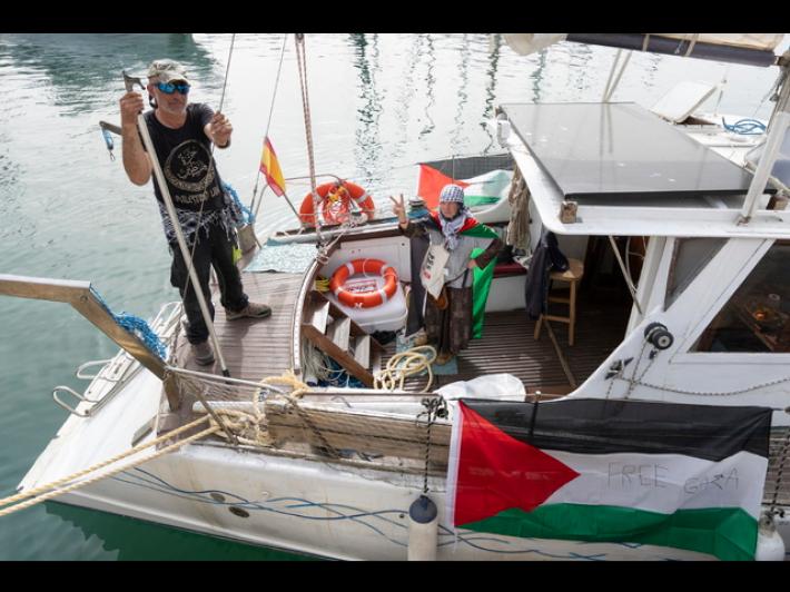 Salpa da Barcellona una nuova Flotilla per Gaza, mille attivisti a bordo