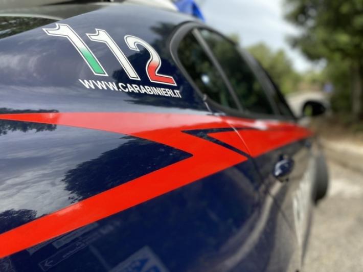Pedina e importuna una ragazza, arrestato un uomo di 57 anni