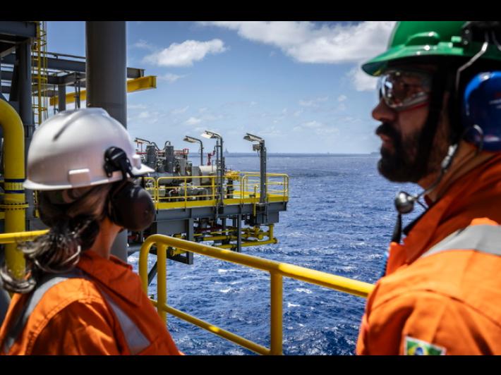 Brasile, nuova scoperta di petrolio nel bacino pre-sal di Campos