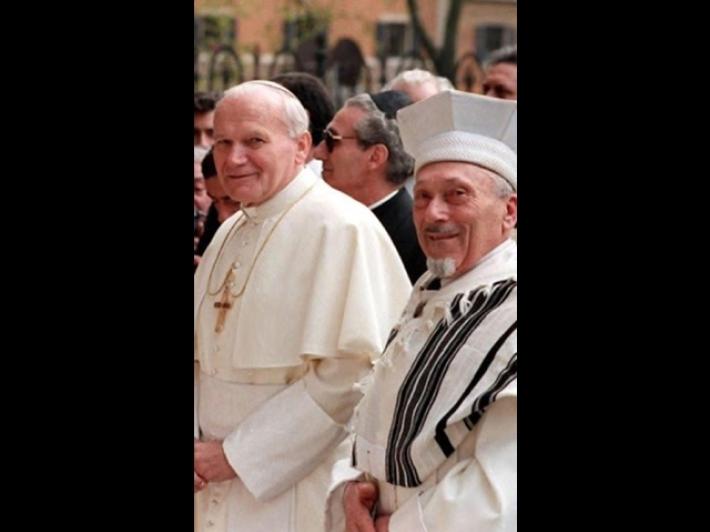 40 anni fa la visita di Giovanni Paolo II alla sinagoga di Roma