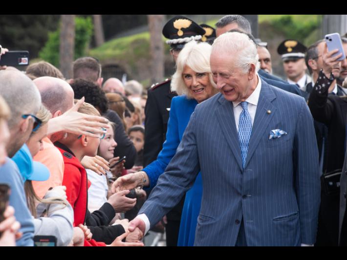 'A riveder le stelle', mostra fotografica omaggio alla visita di Carlo e Camilla