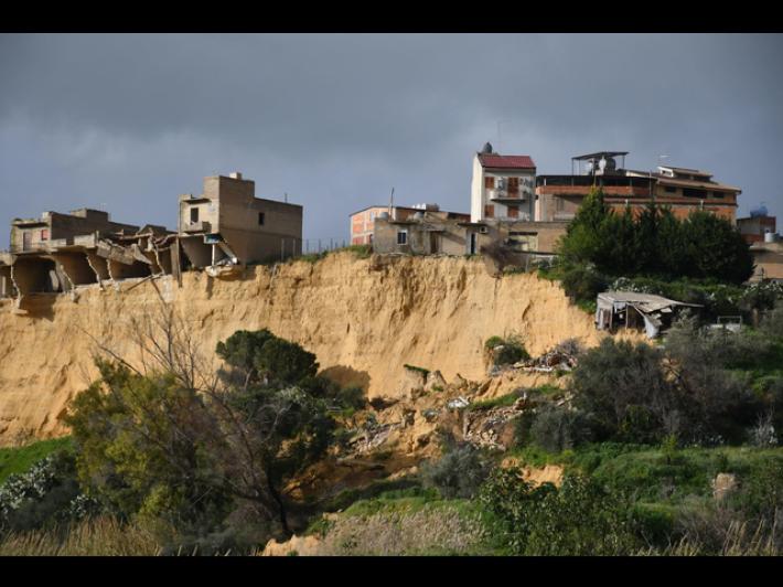 Niscemi, assegnati 25 appartamenti a famiglie sfollate