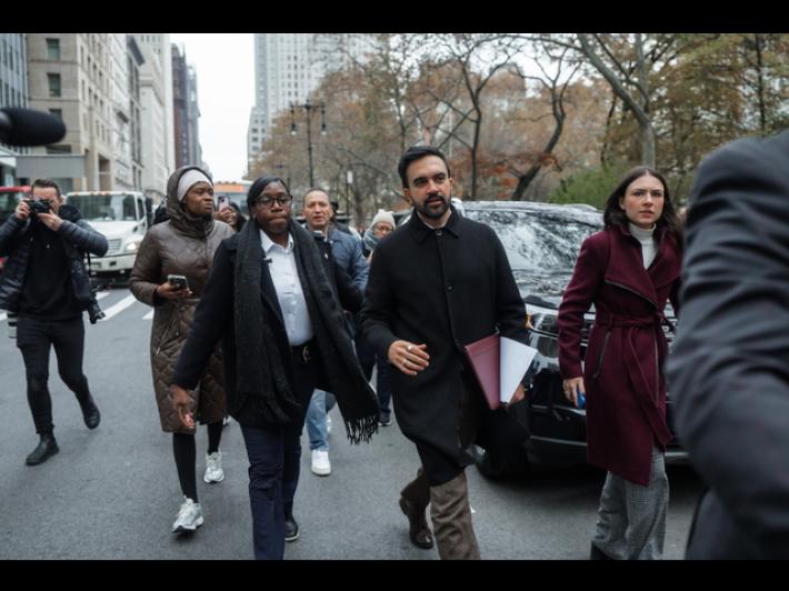 A passo newyorkese, Mamdani valuta i marciapiedi per la camminata veloce