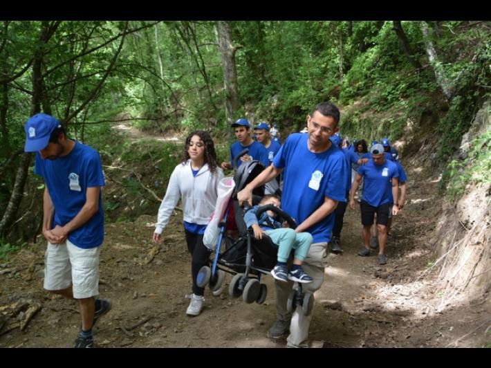 Riparte da Assisi la staffetta dei 'camminatori in blu', 16 tappe da aprile a giugno