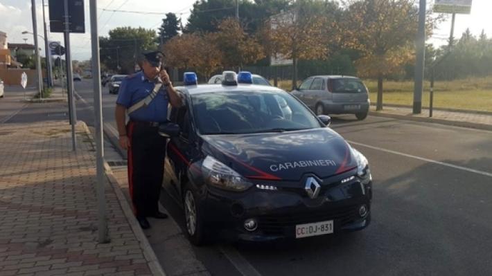 Donna precipita dal terzo piano e muore: non si esclude l'omicidio