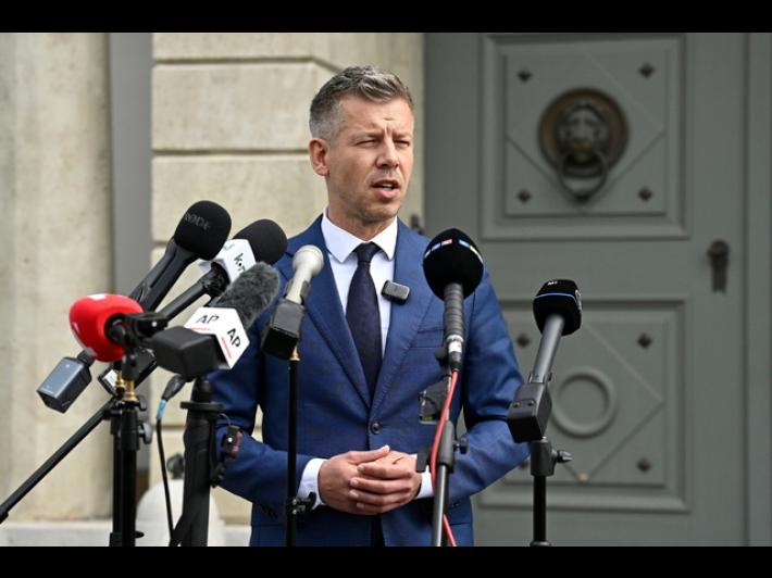 Magyar sposta l'ufficio del premier, 'via dal castello di Orban'