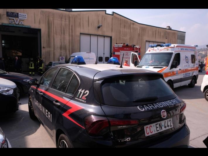 Al lavoro nel Bresciano precipita da 10 metri e muore, lascia 5 figli