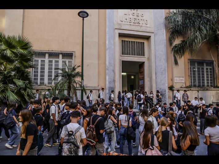 Met&agrave; degli universitari mente sul proprio percorso accademico, studio