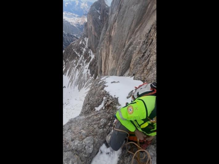 Parapendista recuperata a quasi 3.000 metri sulla Marmoalda