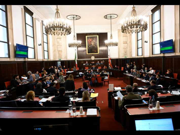 A Milano il centrodestra si spacca sul Remigration Summit