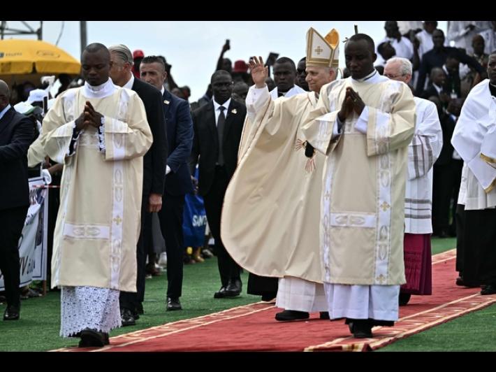 Il Papa, 'la grandezza di un paese non si misura sulla ricchezza'