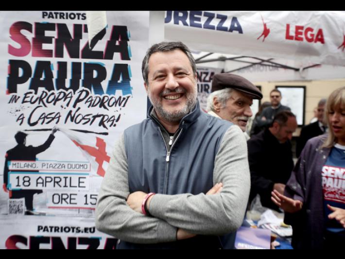 A Milano al via il corteo dei Patrioti, in testa un trattore e i sindaci della Lega