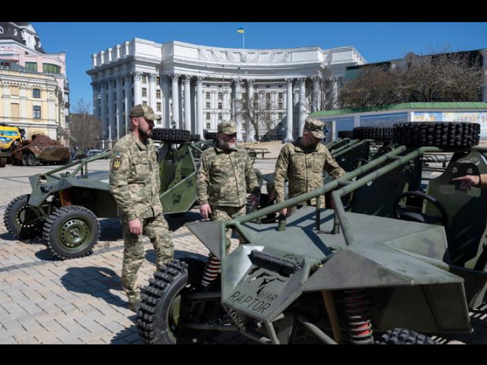 Sale a 6 il bilancio dei morti della sparatoria a Kiev