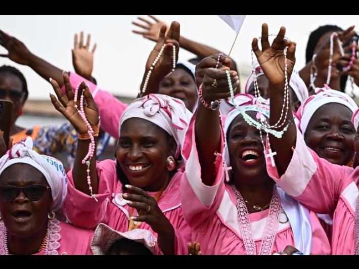 Il Papa, ultimo giorno in Camerun, poi vola in Angola