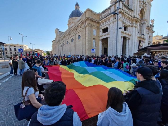 Ad Assisi 1.500 studenti in marcia per la pace e per le vittime di tutte le guerre