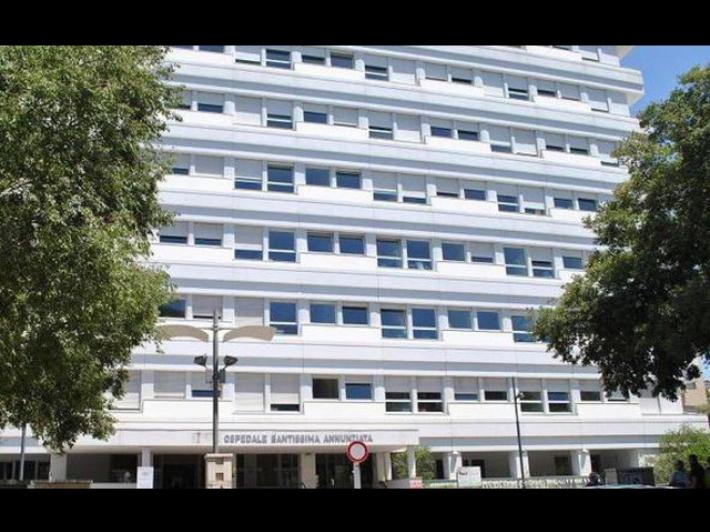 Bimbo di 3 anni cade dal primo piano a Sassari, &egrave; grave