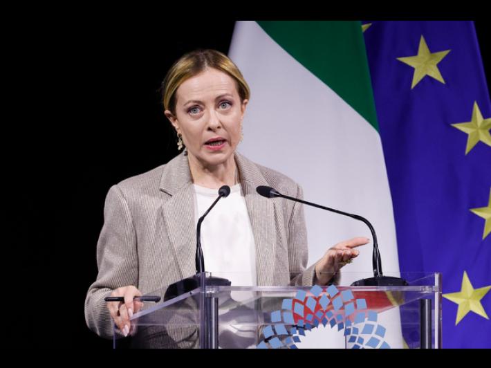 Meloni, dopo la foto con Squarta indicato come mio padre siamo al cabaret