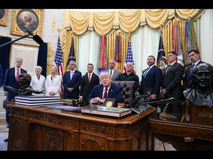 Trump, a Iran offriamo accordo equo, accettino o distruggeremo centrali e ponti