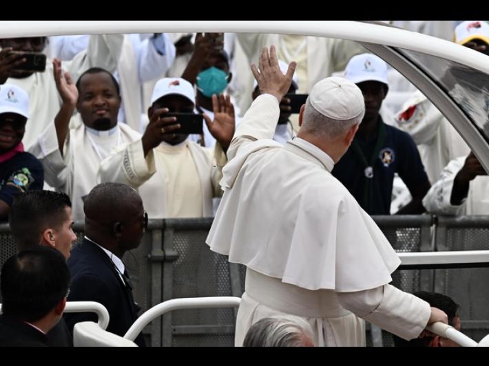Il Papa in Angola, 'non confondete la fede con la magia'