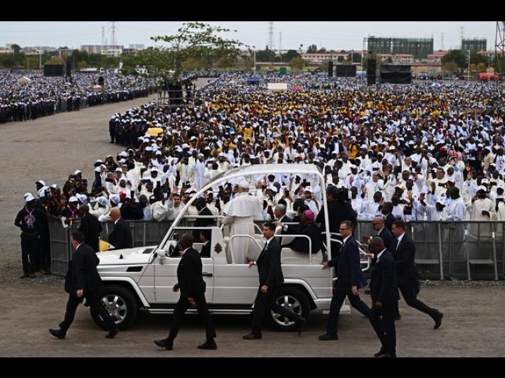 Il Papa in Angola, guarite dalla corruzione, condividete i beni