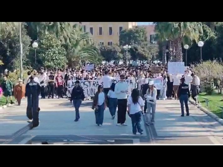 12enne uccisa da un albero, corteo studenti 'sicurezza non &egrave; un optional'