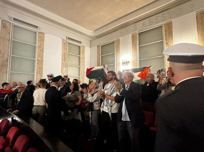 In Aula a Milano scoppia il caos contro il gemellaggio con Tel Aviv