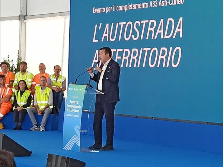 Salvini, 'non chiudo l'Italia perch&eacute; Bruxelles &egrave; comandata da cretini'