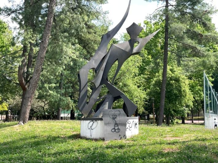 Vercelli, vandali in azione sul monumento dedicato alla Resistenza