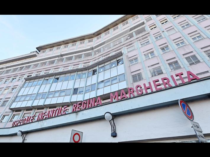 Fuori pericolo il bimbo di due anni caduto dal secondo piano