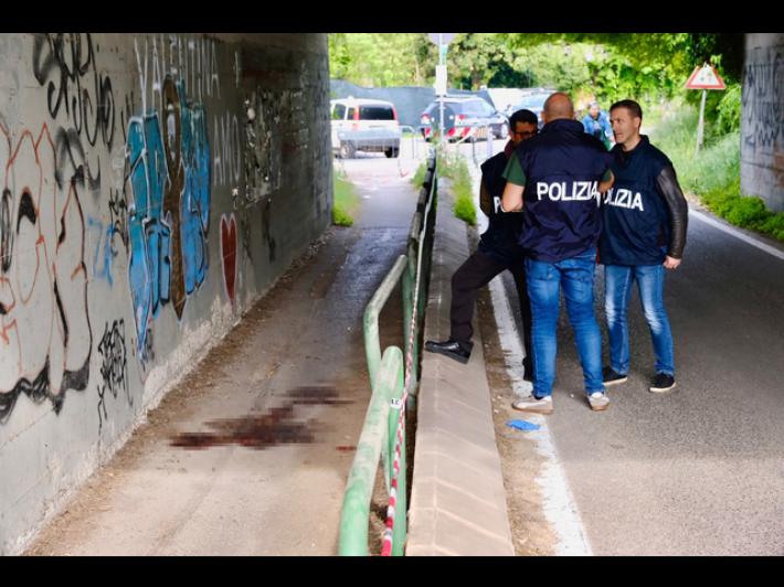 Ucciso a coltellate a Padova, una persona interrogata da ore