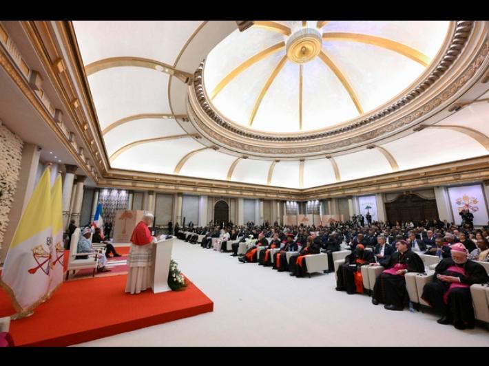 Il Papa, 'la verit&agrave; non si fabbrica n&eacute; si manipola'