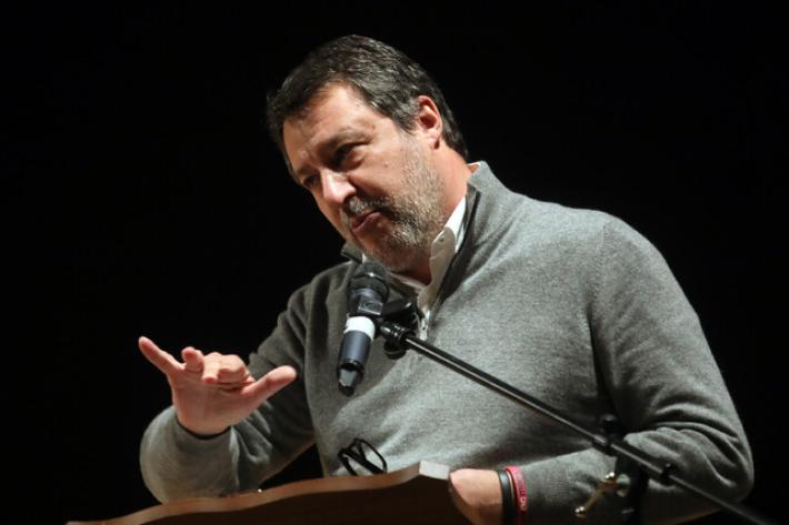 Salvini all'Ue: "Sospendere il patto di stabilit&agrave; contro la crisi"