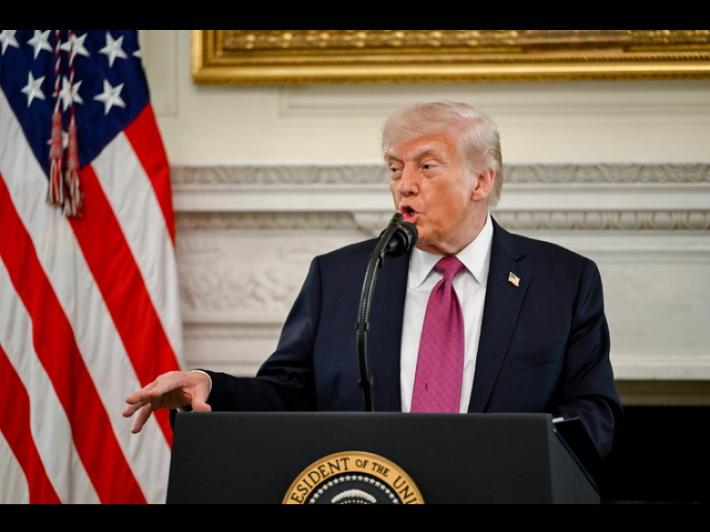 Trump, 'Iran al collasso finanziario con Hormuz chiuso'