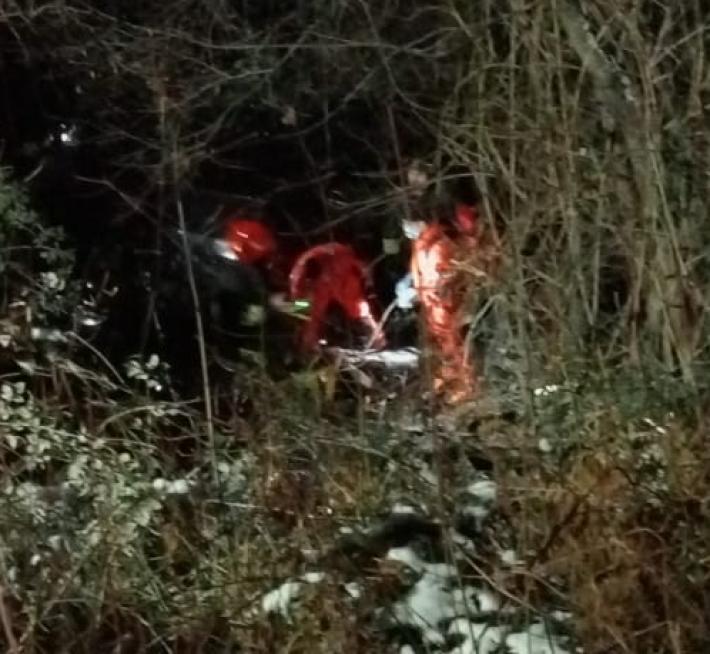 Lesignano, cade con l'auto in una scarpata: interviene il Soccorso alpino che lo recupera