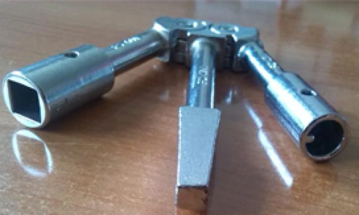 Prova a rubare un'auto e poi scappa in bici: bloccato da alcuni cittadini e dai carabinieri