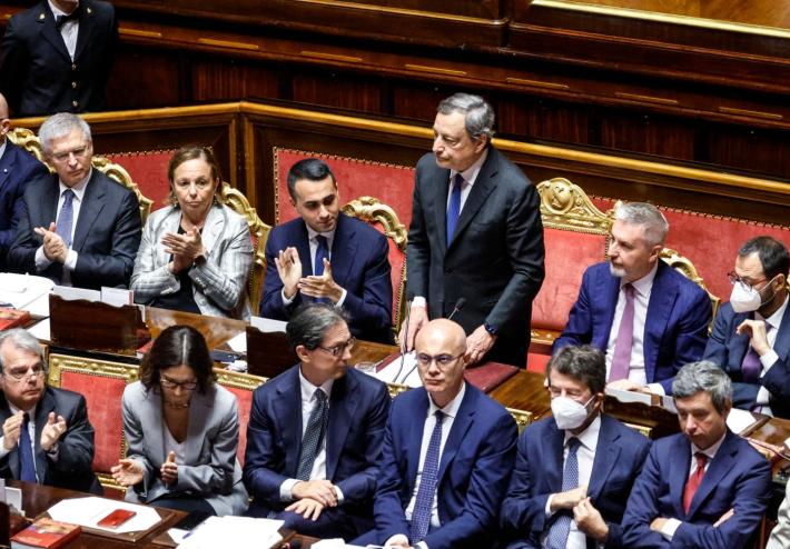 Draghi in Senato: &laquo;Qui, solo e perch&eacute; gli italiani lo hanno chiesto. Ricostruire il patto, siete pronti?&raquo;.  Vertice Salvini-Berlusconi 