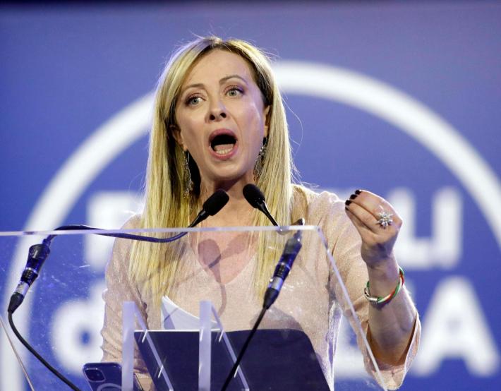 FB, Instagram e Twitter rimuovono video stupro Piacenza 