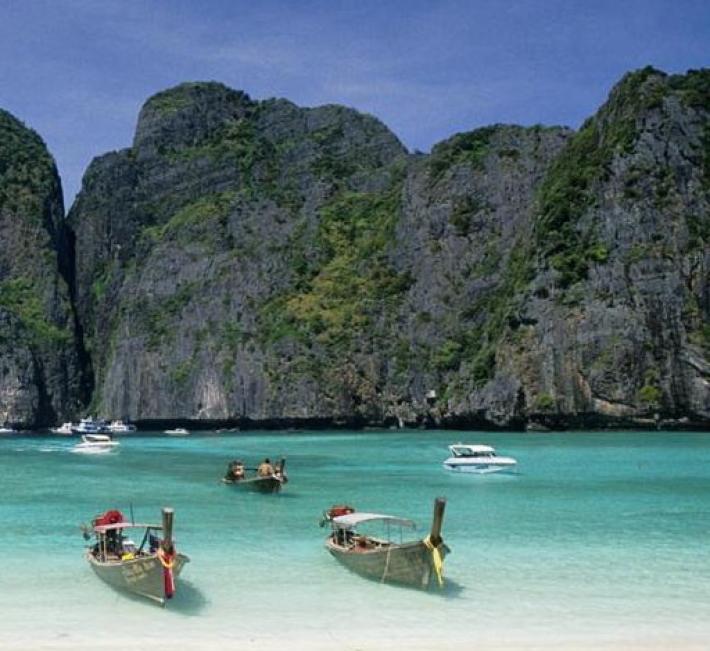 La spiaggia di Maya Bay rester&agrave; chiusa per almeno altri 2 anni