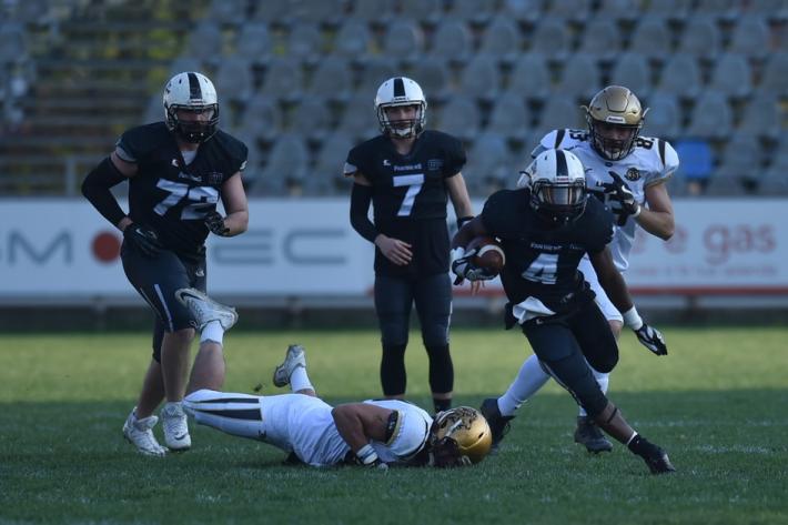 I Panthers sbranano i Giaguari