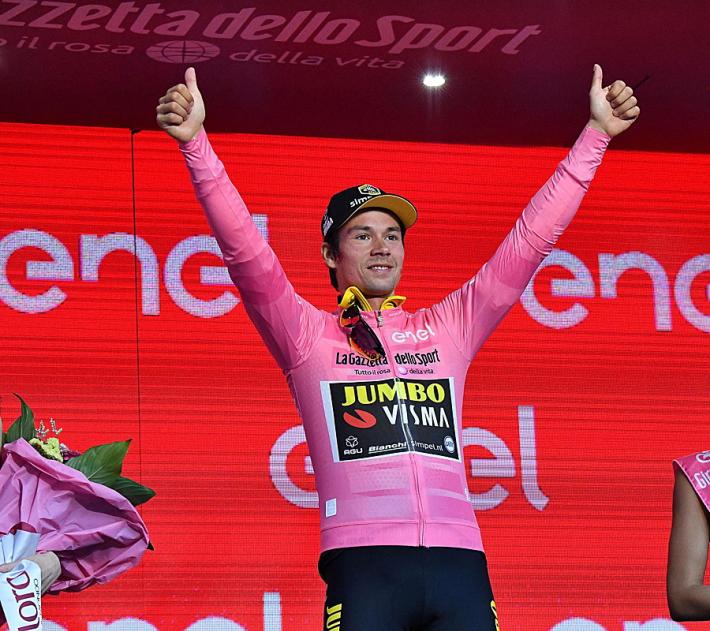 Ackermann vince la seconda tappa, Roglic resta in rosa