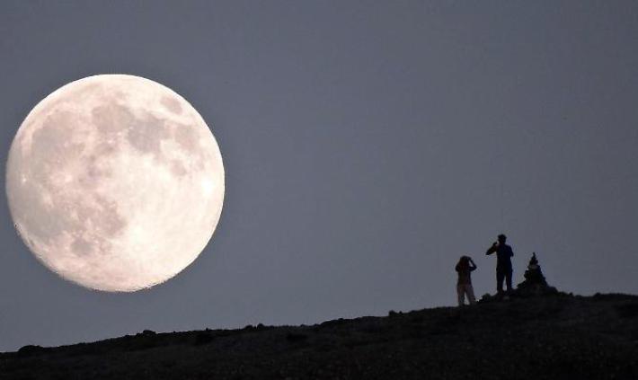 Sabato c'&egrave; la luna piena. E aumenta il rischio di incidenti stradali
