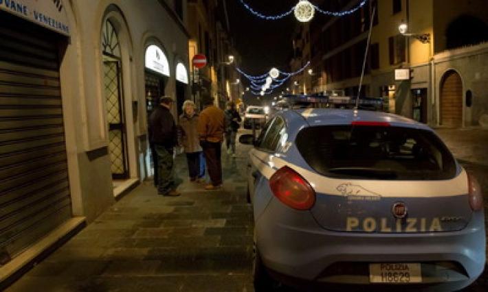 Coltellata e testata al "rivale": paura in via Imbriani
