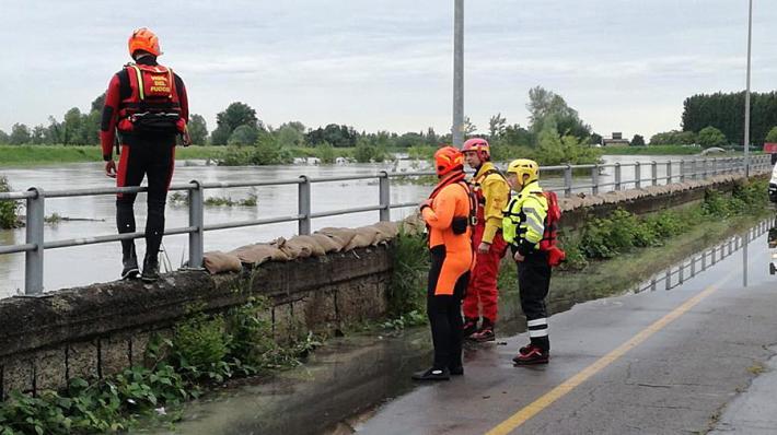 Nel Modenese ponti ancora chiusi per la piena del Secchia