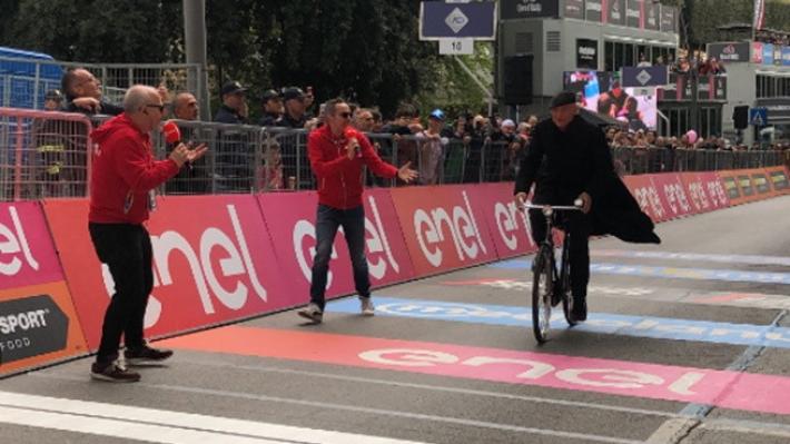 Don Matteo anima il Giro d'Italia