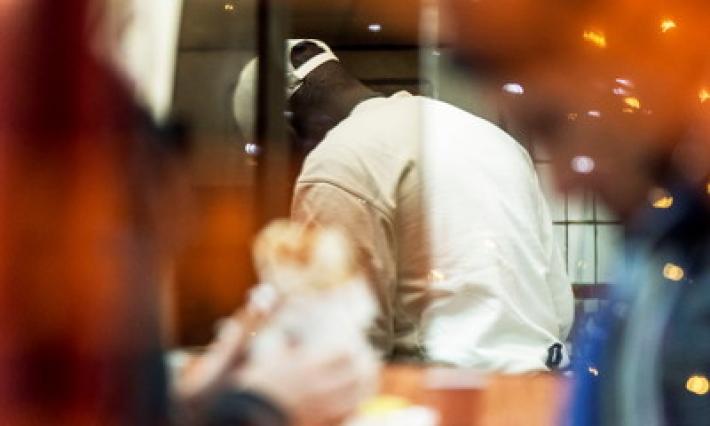 Ivoriano inseguito e picchiato